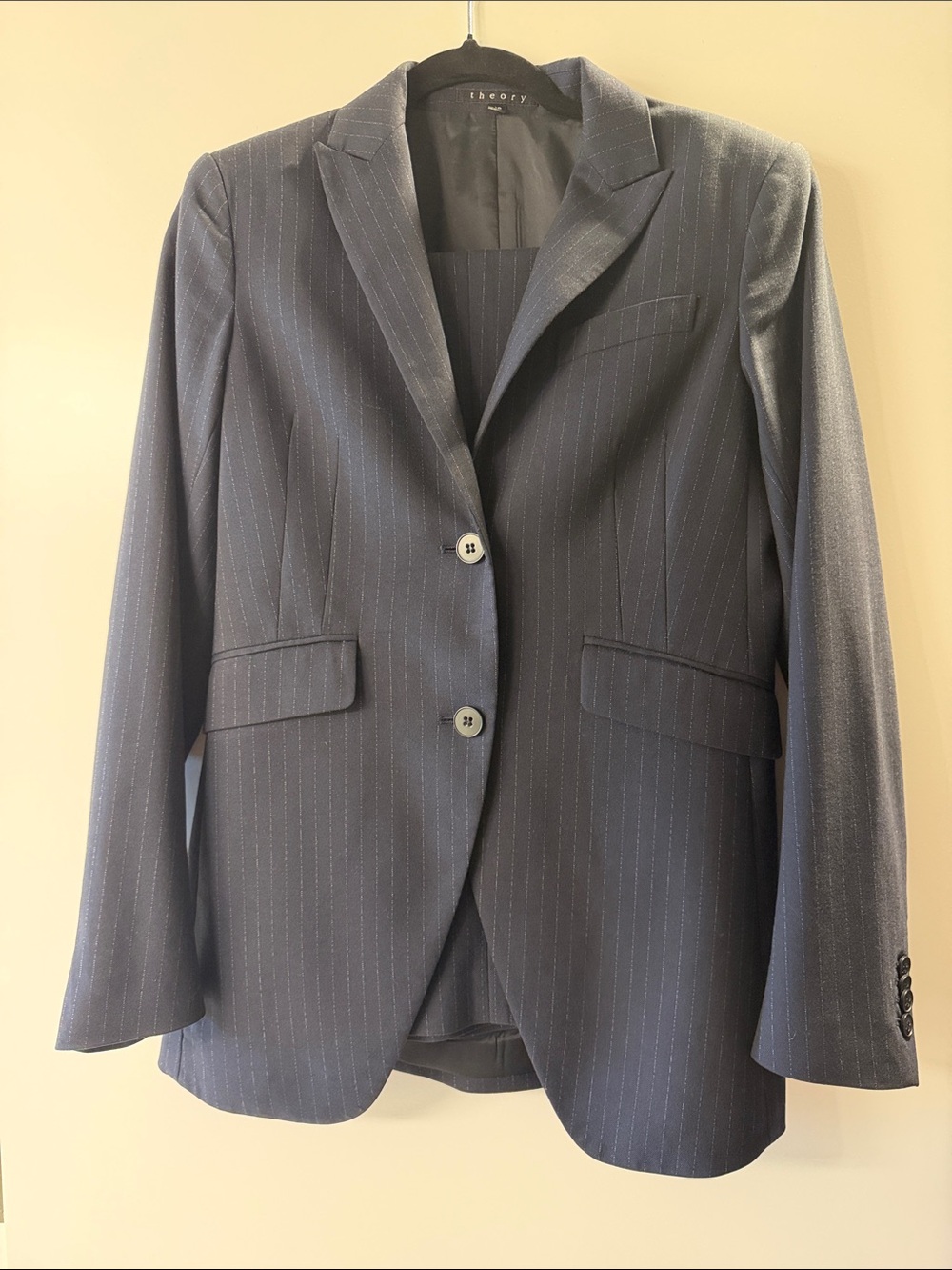 Theory women Navy Pinstripe Tailored suit blazer and pant size 10